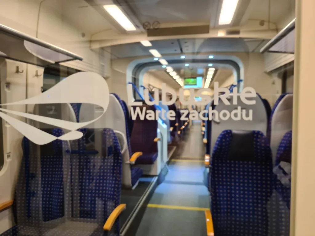 Prace serwisowe przy taborze szynowym w zakładzie PTS